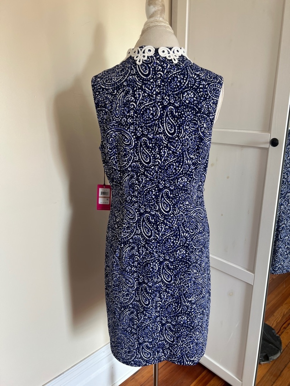 NWT Vince Camuto Navy and White Paisley Lace Statement Trim Shift Dress 12 - Picture 8 of 11